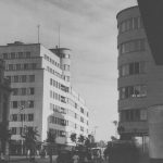 Ulica 10 Lutego – po prawej stronie wejście do kawiarni Bałtyk.