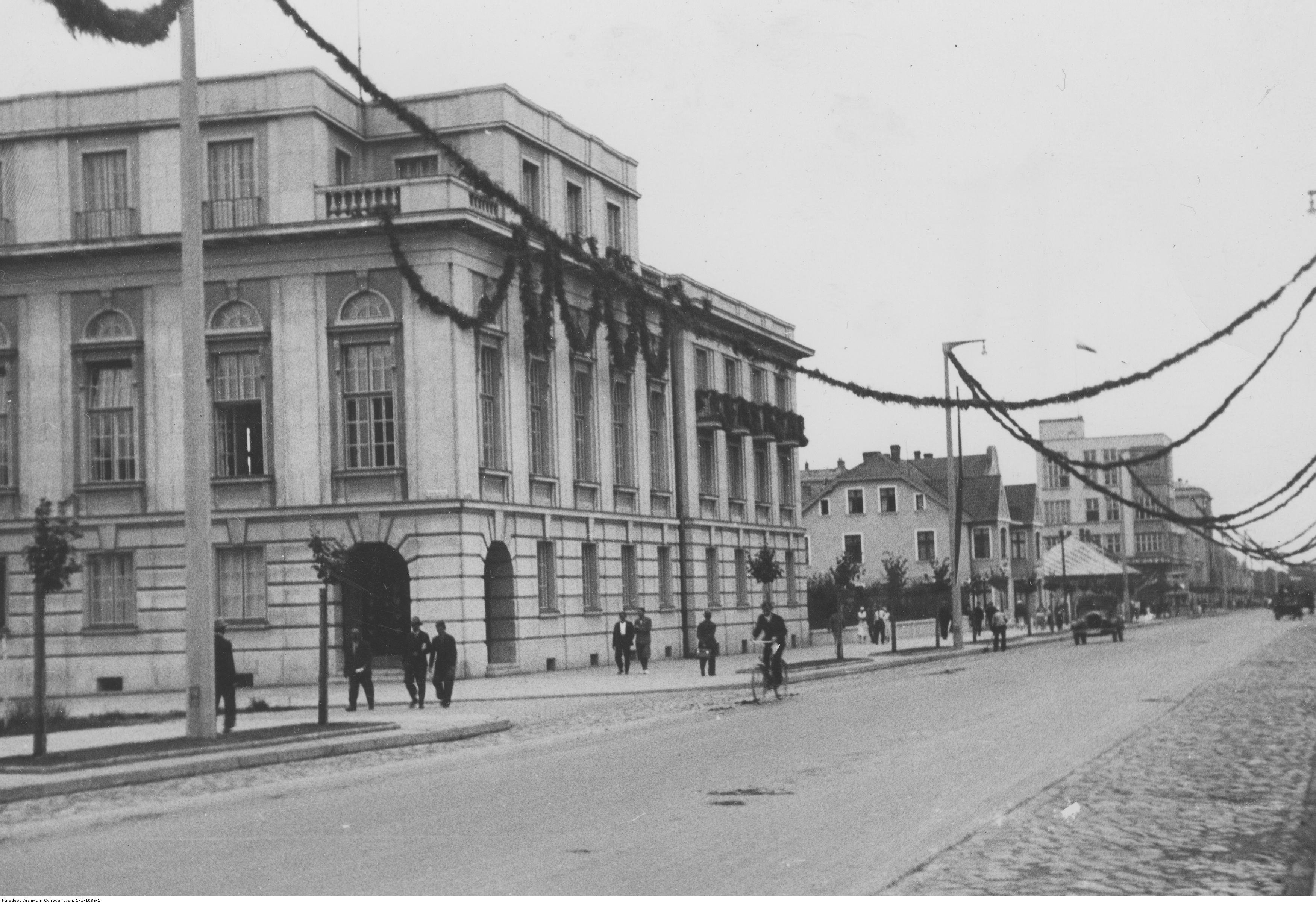 Ulica 10 Lutego - siedziba Narodowego Banku Polskiego z 1929 r.