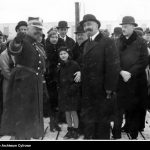 Osoby oczekujące na Józefa Piłsudskiego