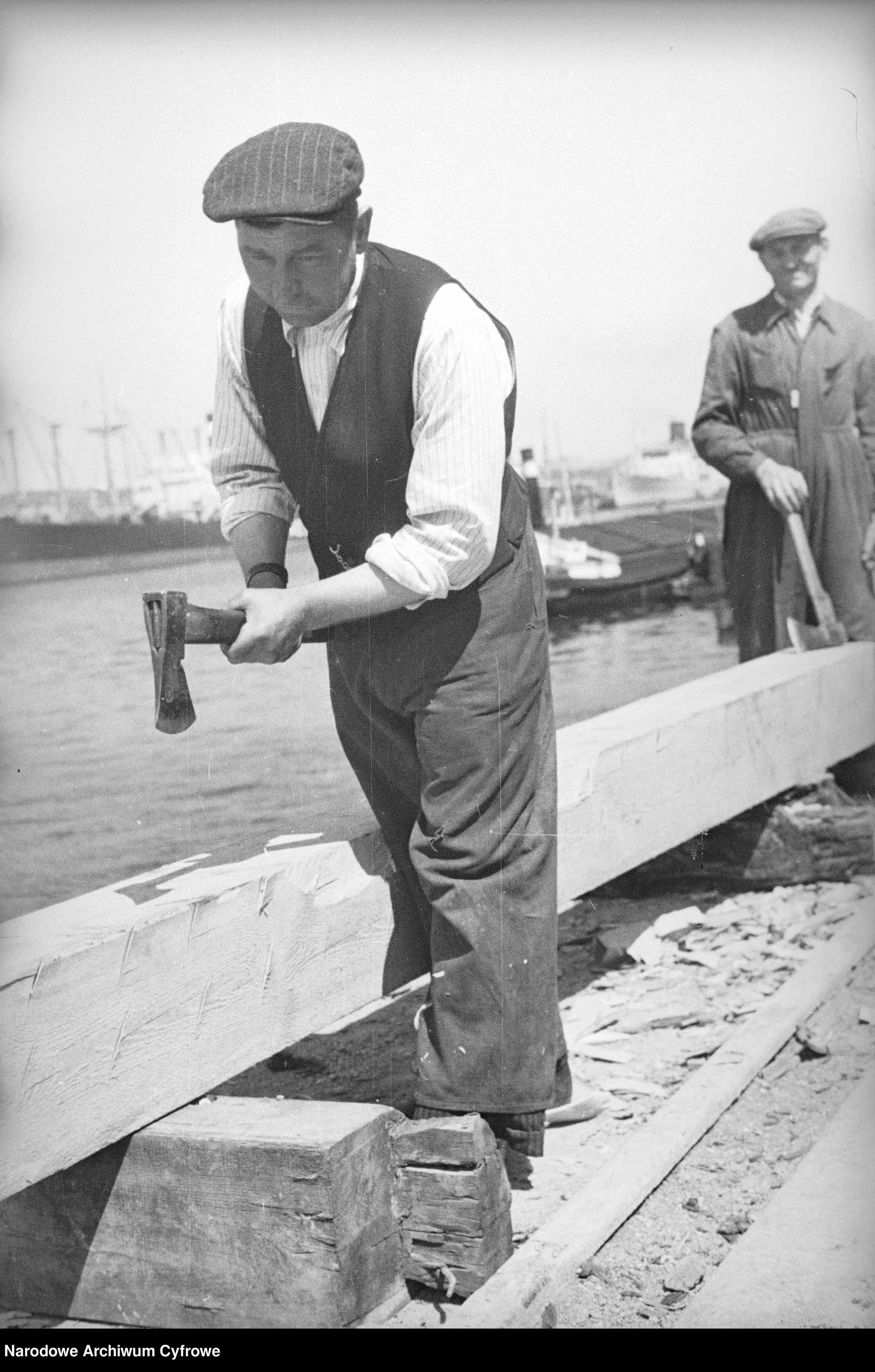 Port Gdynia 1945 - 1950. Prace ciesielskie przy odbudowie nabrzeża
