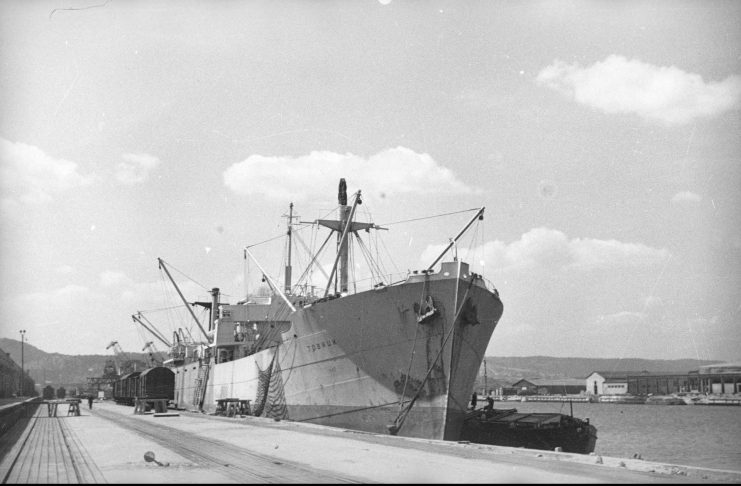 Port Gdynia 1945 - 1950. Statek Tobruk przy nabrzeżu