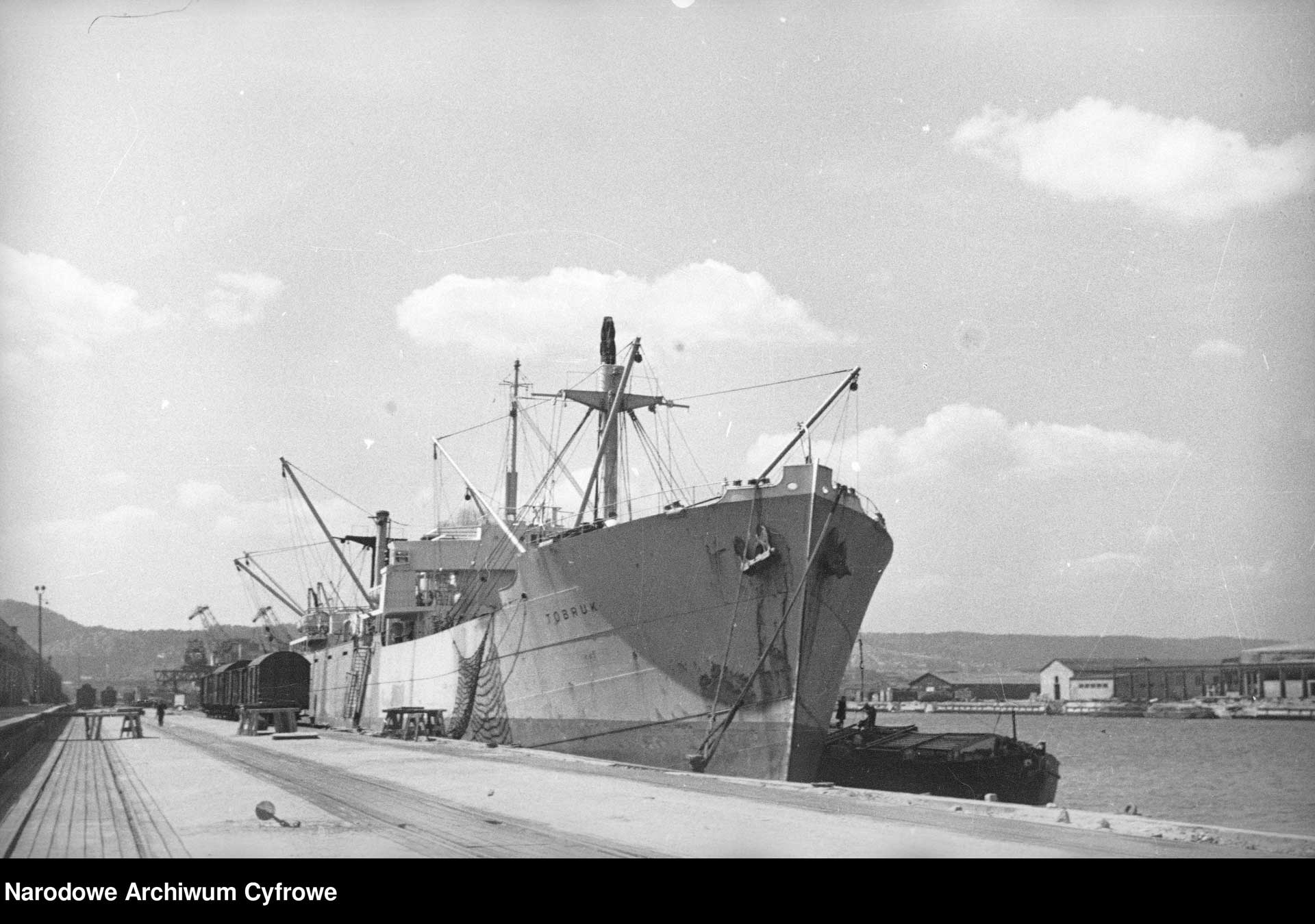 Port Gdynia 1945 - 1950. Statek Tobruk przy nabrzeżu