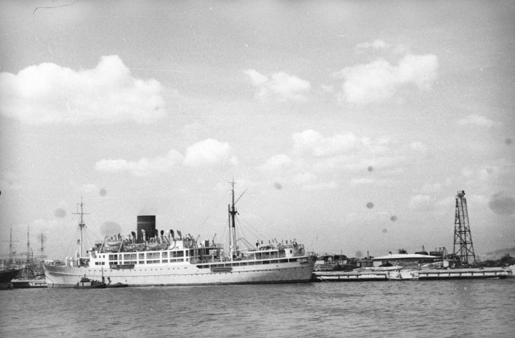 Port Gdynia 1945 - 1950. Statek przy nabrzeżu