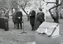 Pamiątkowa tablica na 100 lat Eugeniusza Kwiatkowskiego Pamiątkowa tablica w setną rocznicę urodzin Eugeniusza Kwiatkowskiego